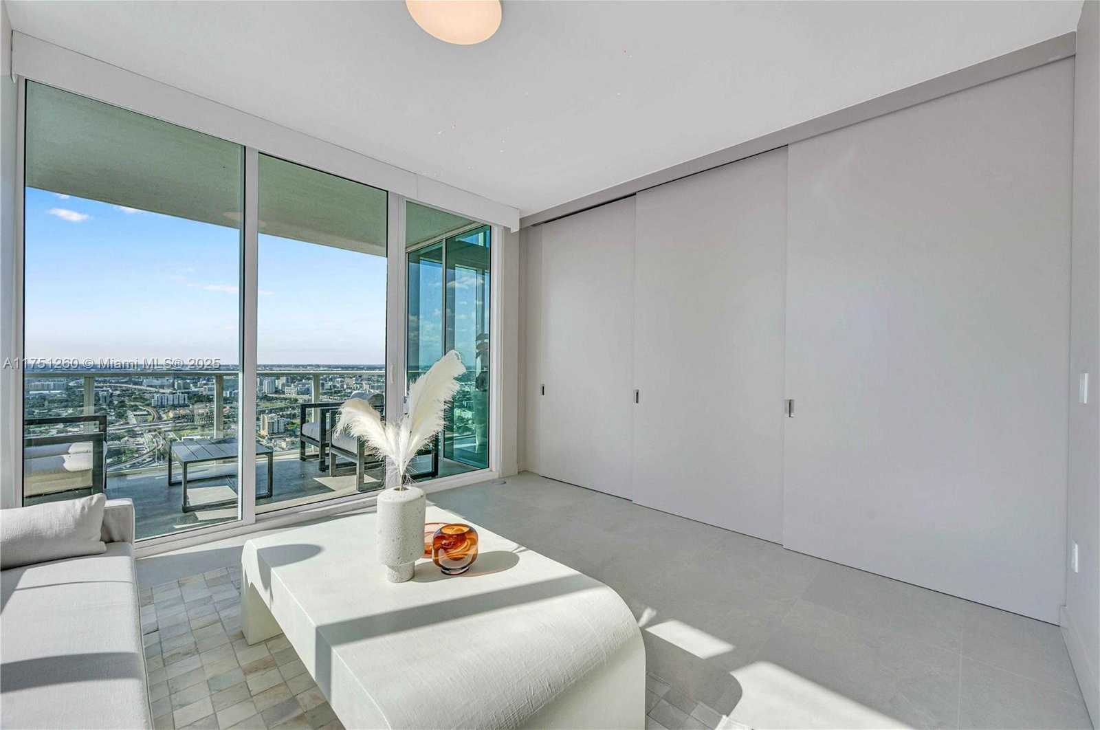 Small Image of 1040 BISCAYNE BLVD #LPH4407, Miami Number 24