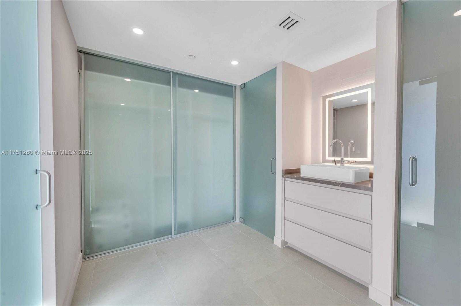 Small Image of 1040 BISCAYNE BLVD #LPH4407, Miami Number 26