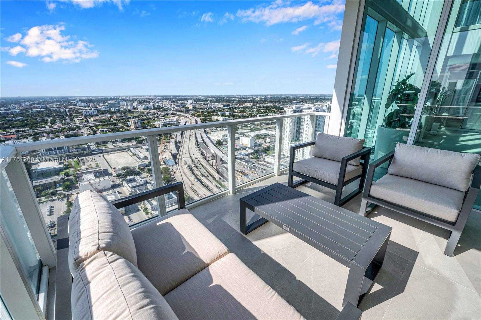 Small Image of 1040 BISCAYNE BLVD #LPH4407, Miami Number 28