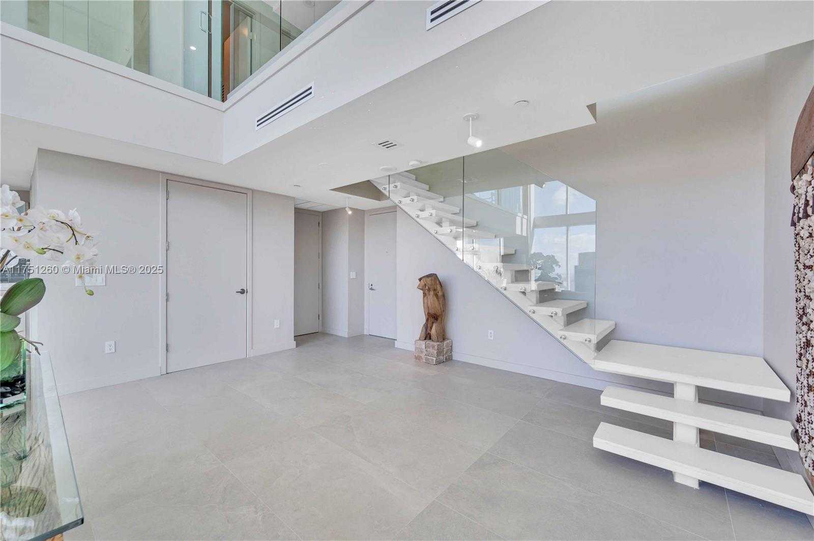 Small Image of 1040 BISCAYNE BLVD #LPH4407, Miami Number 30