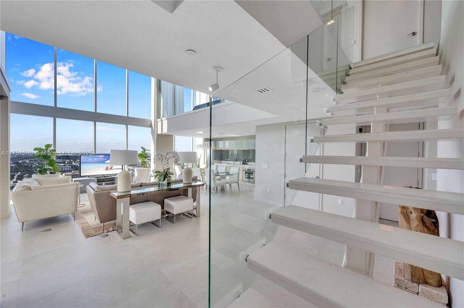 Small Image of 1040 BISCAYNE BLVD #LPH4407, Miami Number 31