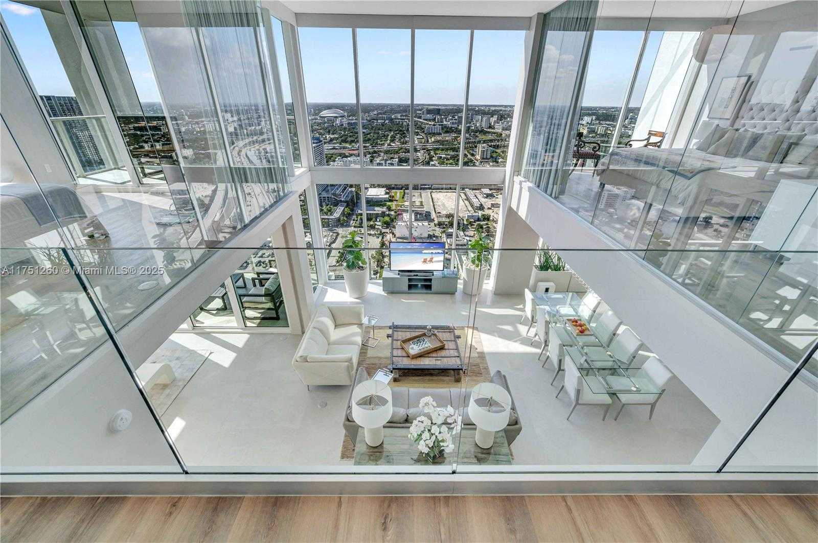 Small Image of 1040 BISCAYNE BLVD #LPH4407, Miami Number 32