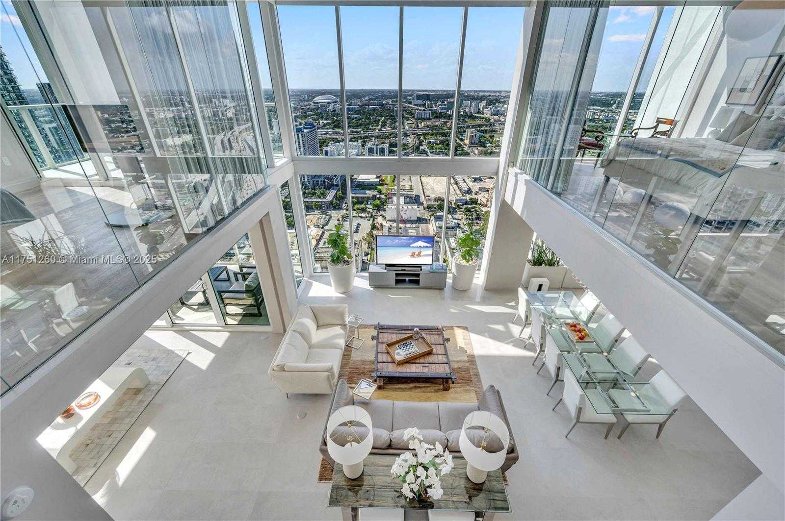 Small Image of 1040 BISCAYNE BLVD #LPH4407, Miami Number 4