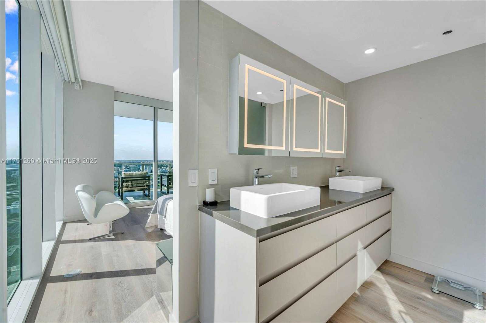 Small Image of 1040 BISCAYNE BLVD #LPH4407, Miami Number 41