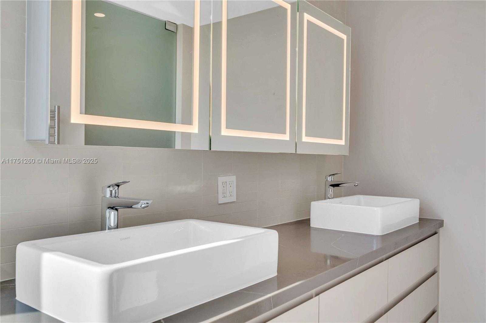 Small Image of 1040 BISCAYNE BLVD #LPH4407, Miami Number 42