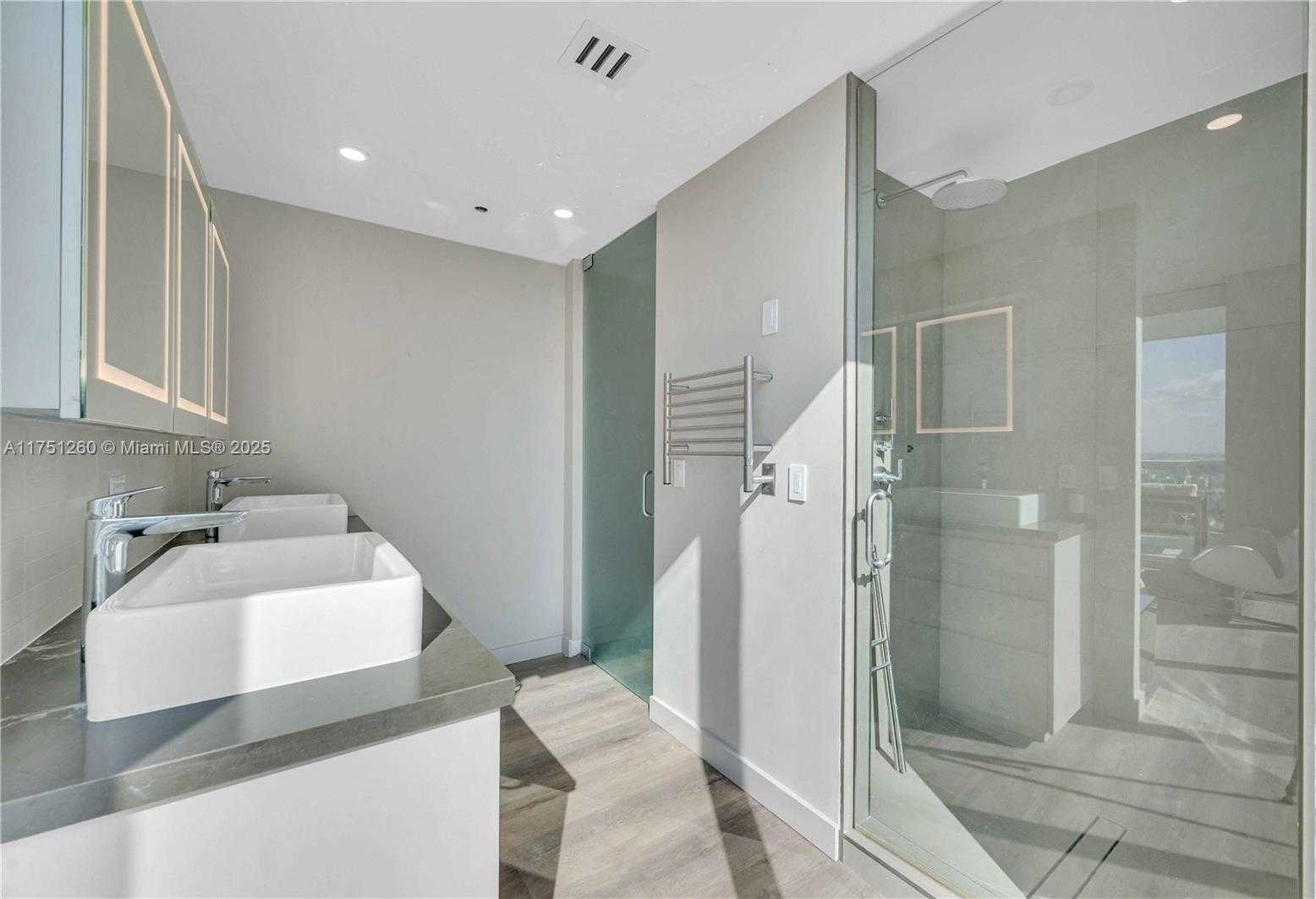 Small Image of 1040 BISCAYNE BLVD #LPH4407, Miami Number 43