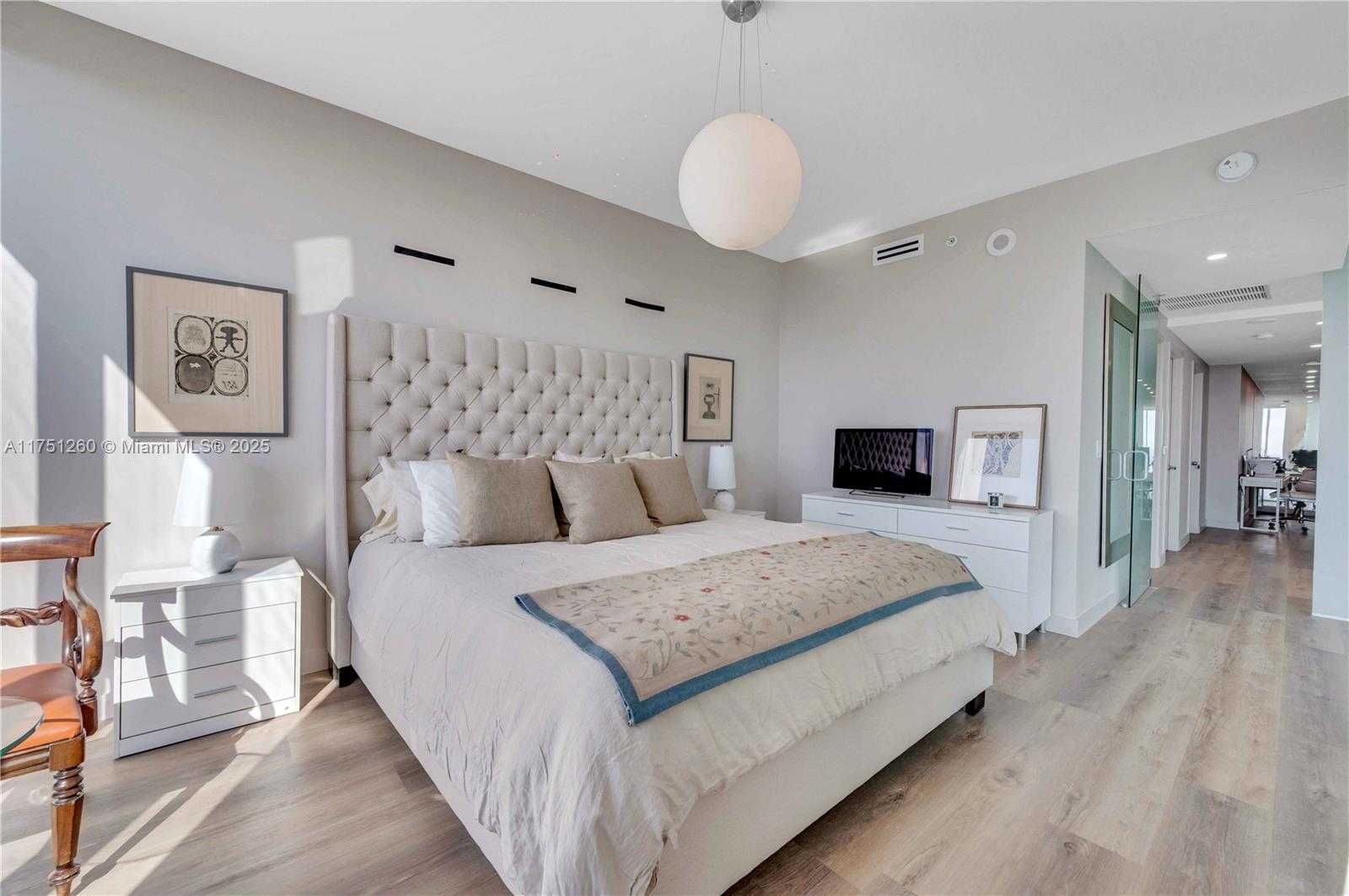 Small Image of 1040 BISCAYNE BLVD #LPH4407, Miami Number 46