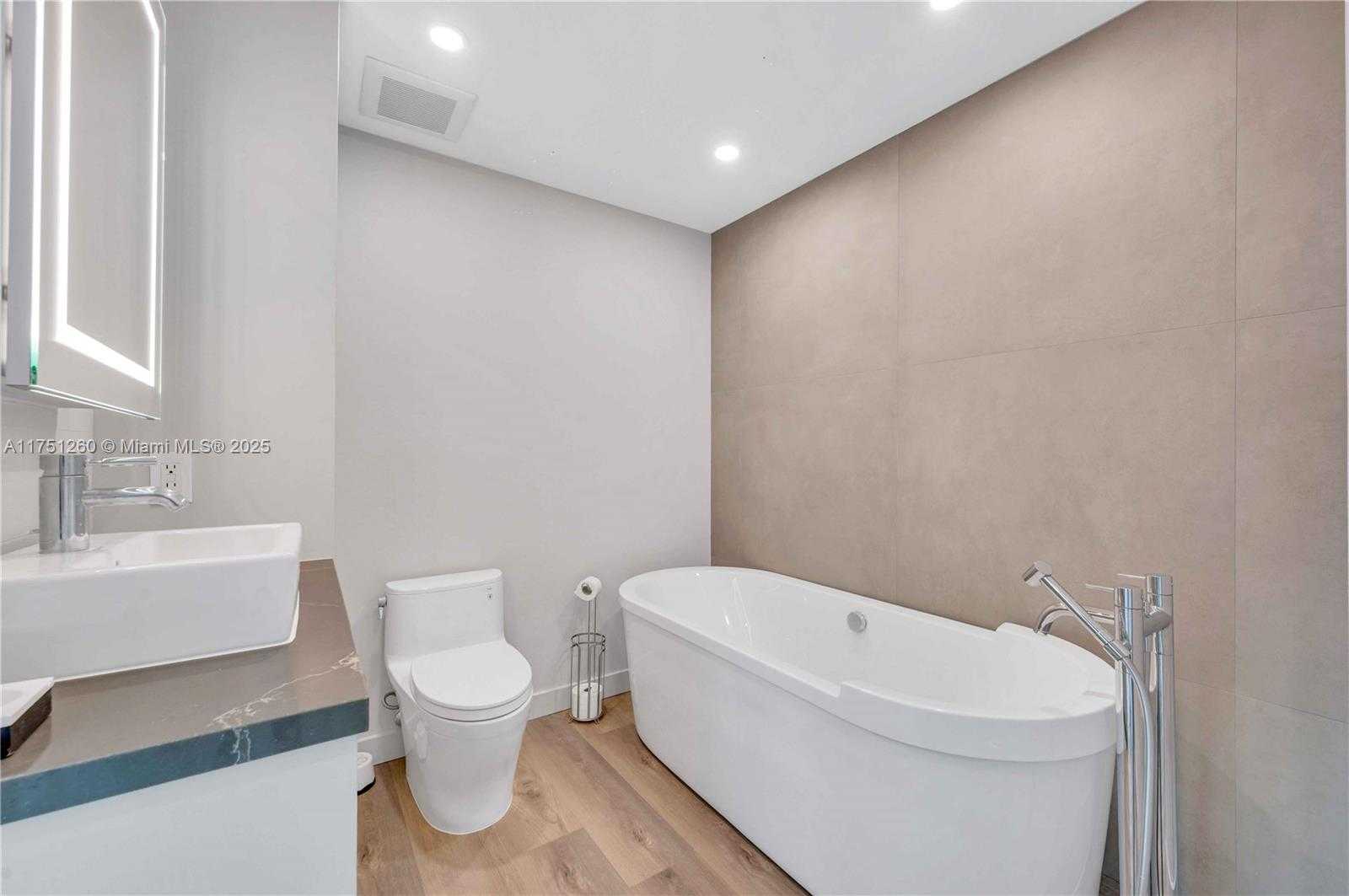 Small Image of 1040 BISCAYNE BLVD #LPH4407, Miami Number 48