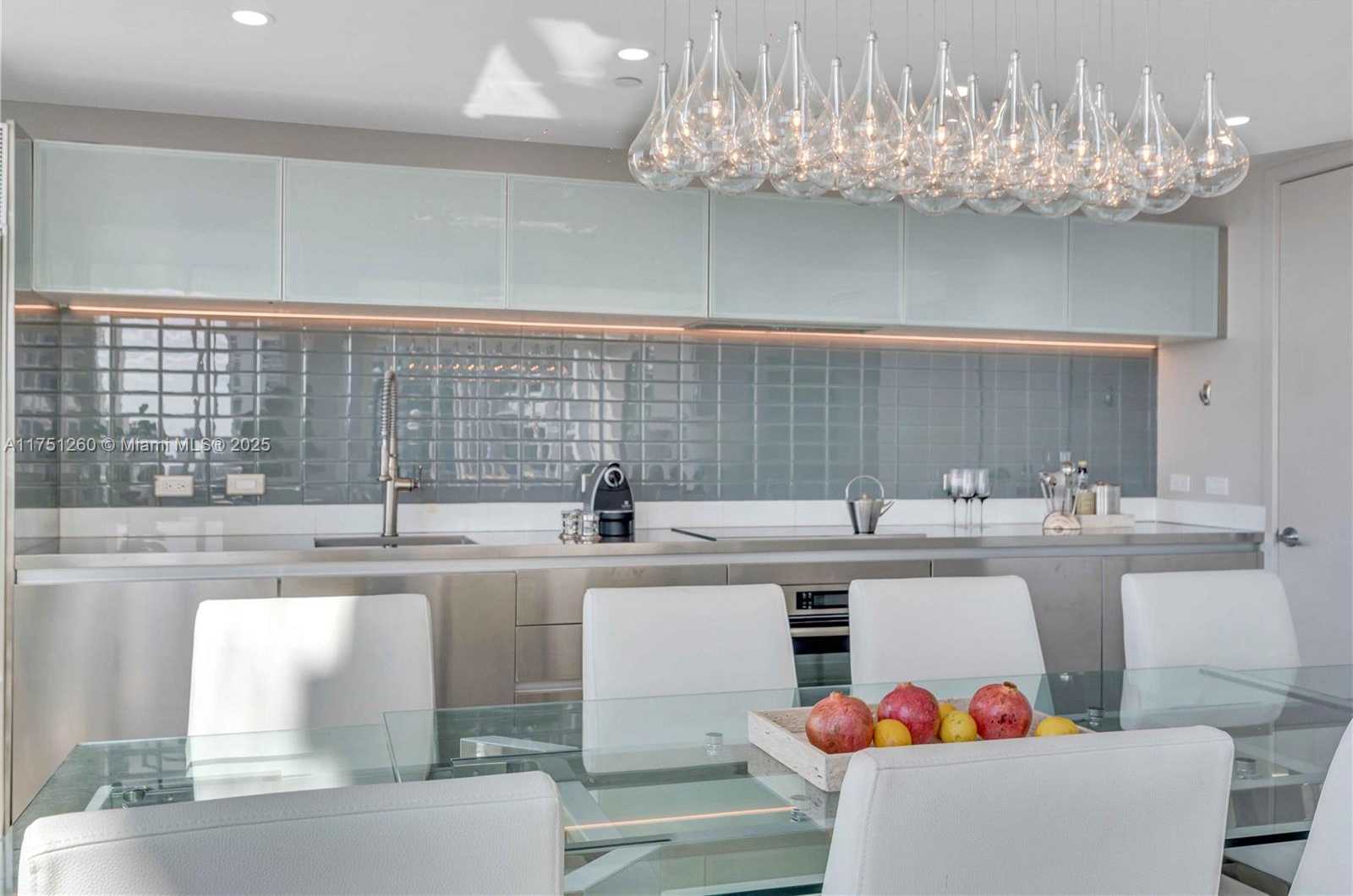 Small Image of 1040 BISCAYNE BLVD #LPH4407, Miami Number 5