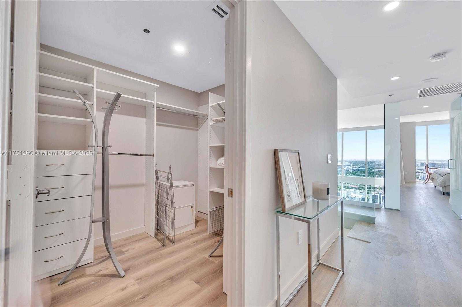 Small Image of 1040 BISCAYNE BLVD #LPH4407, Miami Number 53