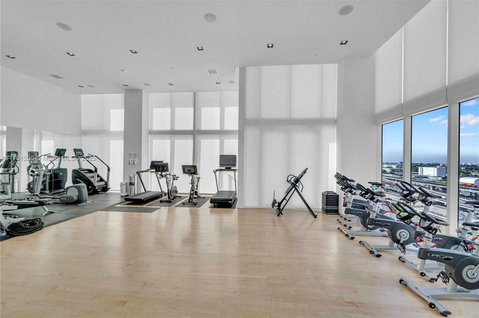 Small Image of 1040 BISCAYNE BLVD #LPH4407, Miami Number 62