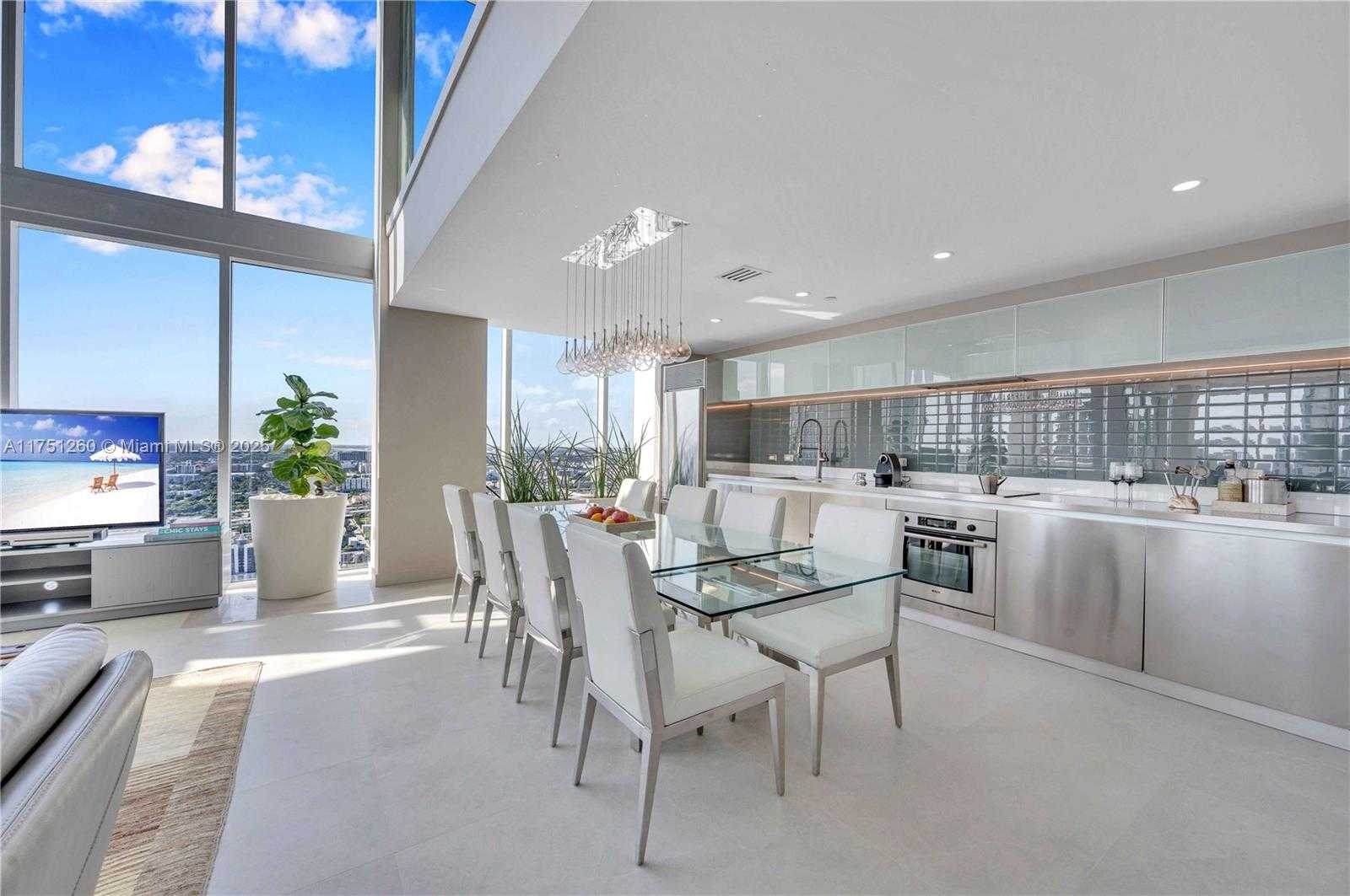Small Image of 1040 BISCAYNE BLVD #LPH4407, Miami Number 7