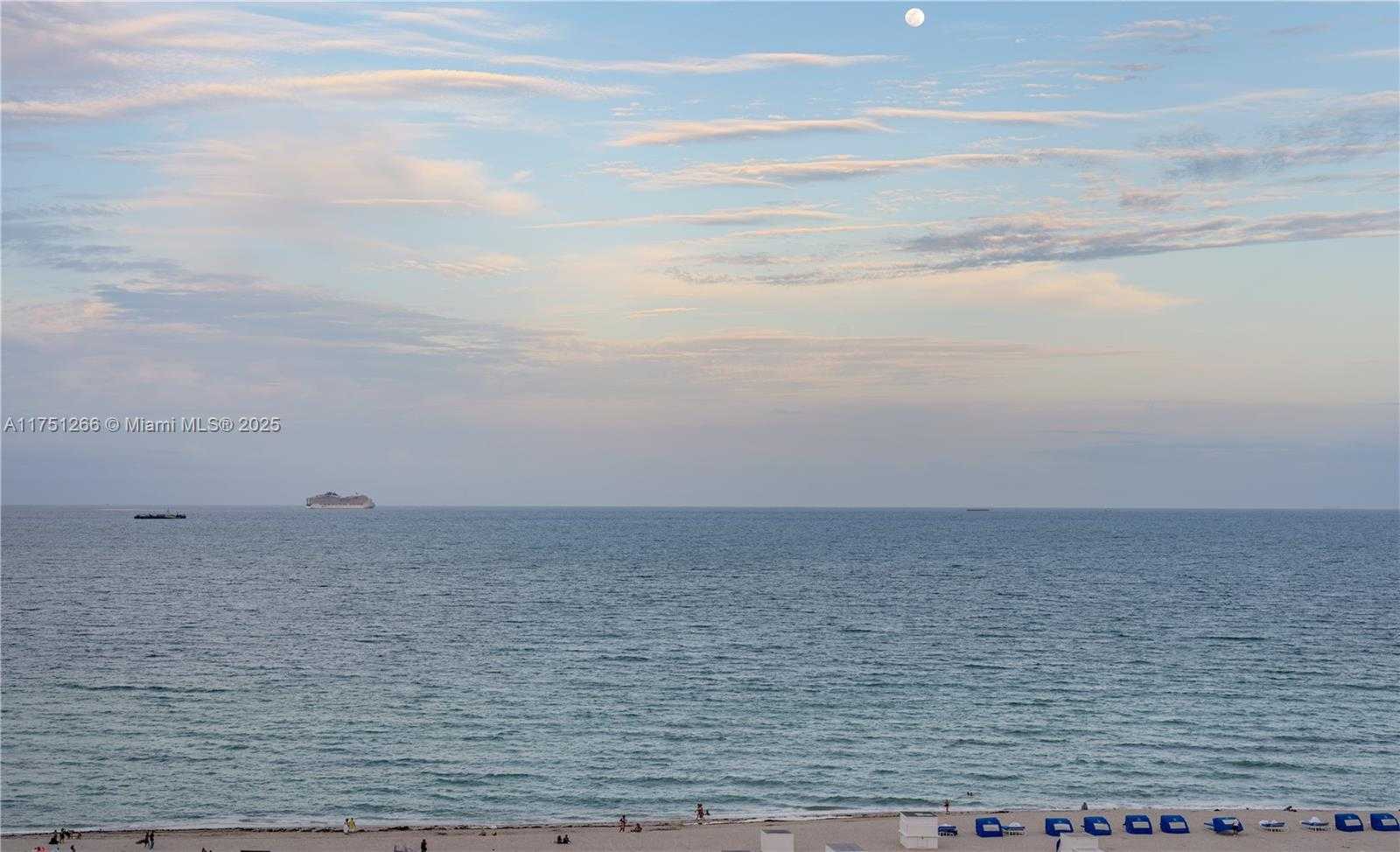 Small Image of 100 Lincoln Rd, Miami Beach, FL 33139, USA Number 13