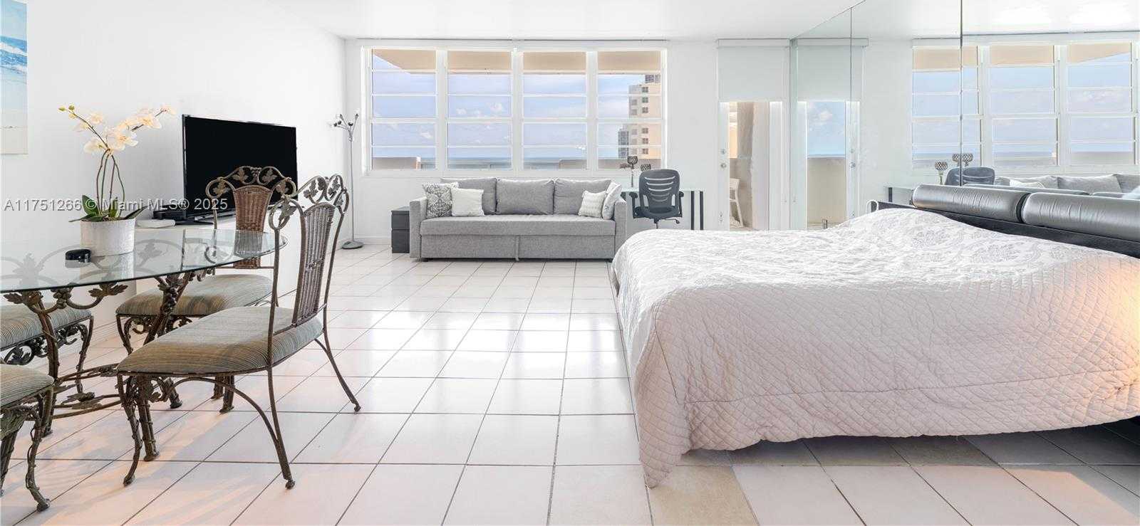 Small Image of 100 Lincoln Rd, Miami Beach, FL 33139, USA Number 2