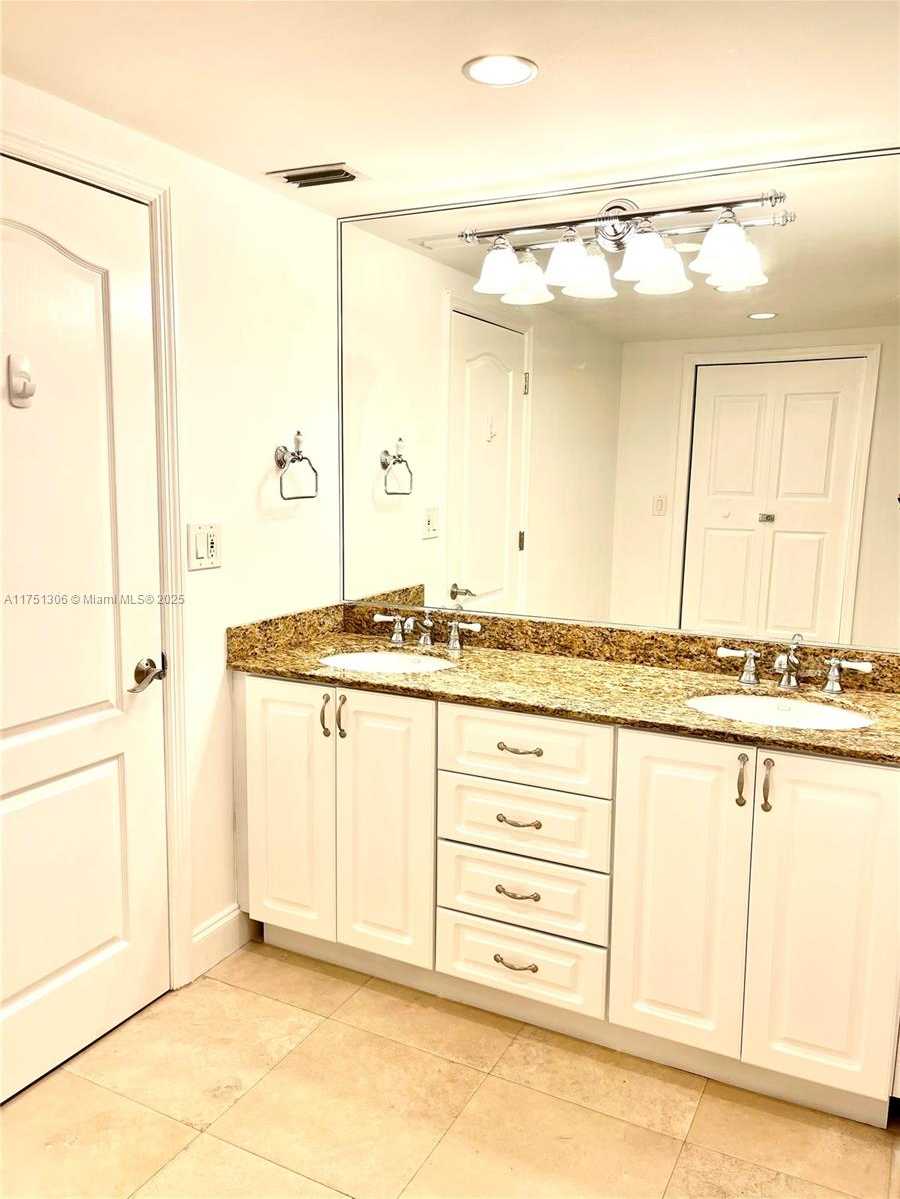 Small Image of 607 OCEAN DR #3K, Key Biscayne Number 13