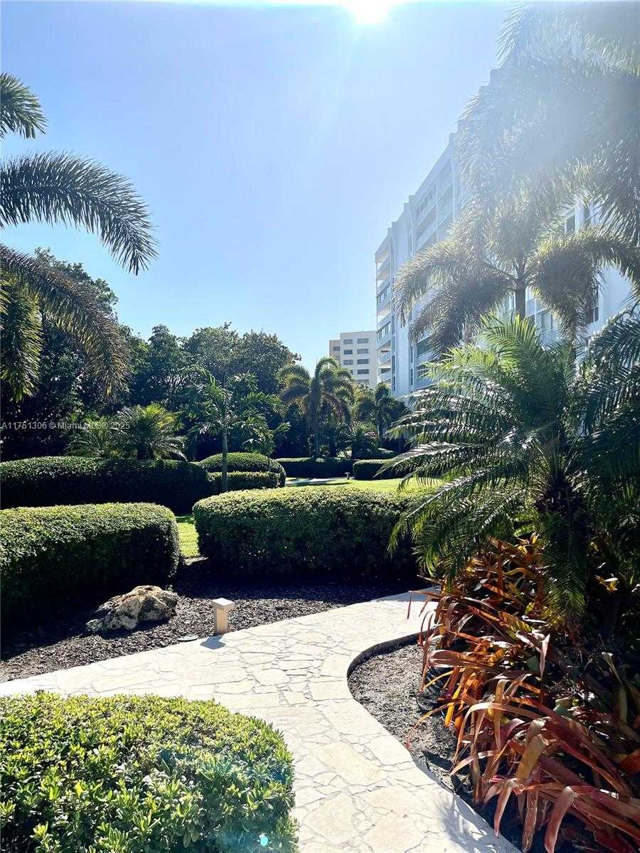 Small Image of 607 OCEAN DR #3K, Key Biscayne Number 3