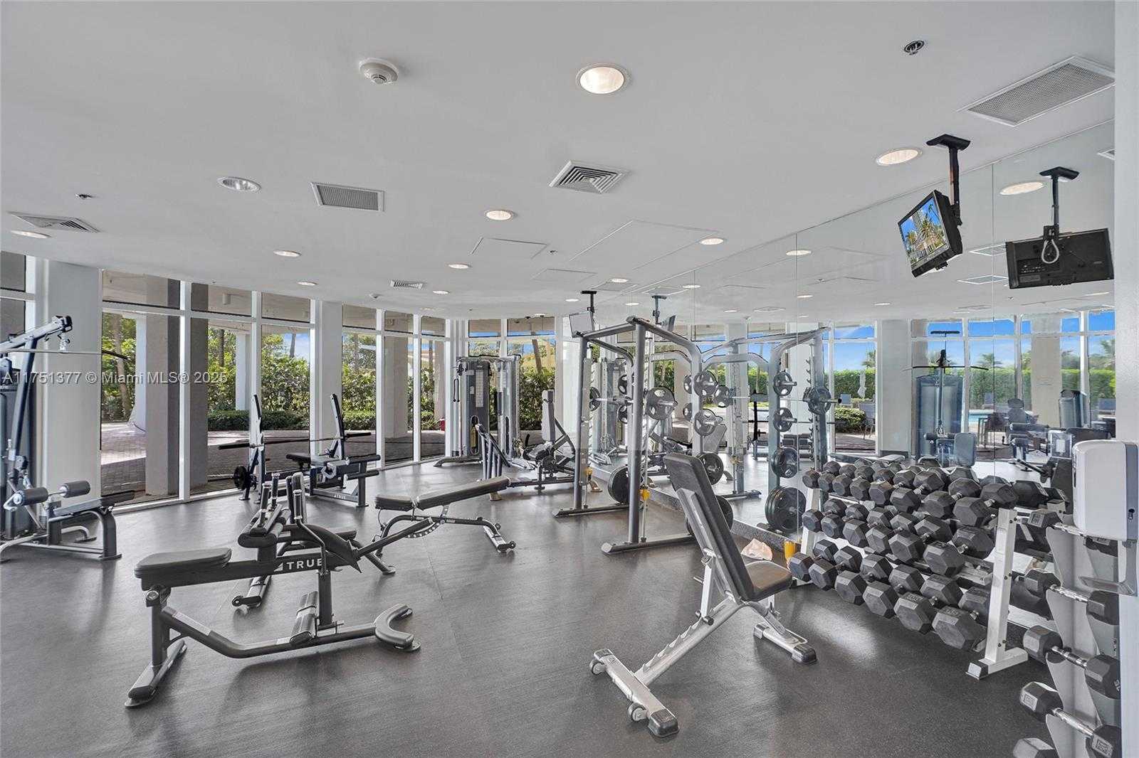 Small Image of 6515 COLLINS AVE #910, Miami Beach Number 3