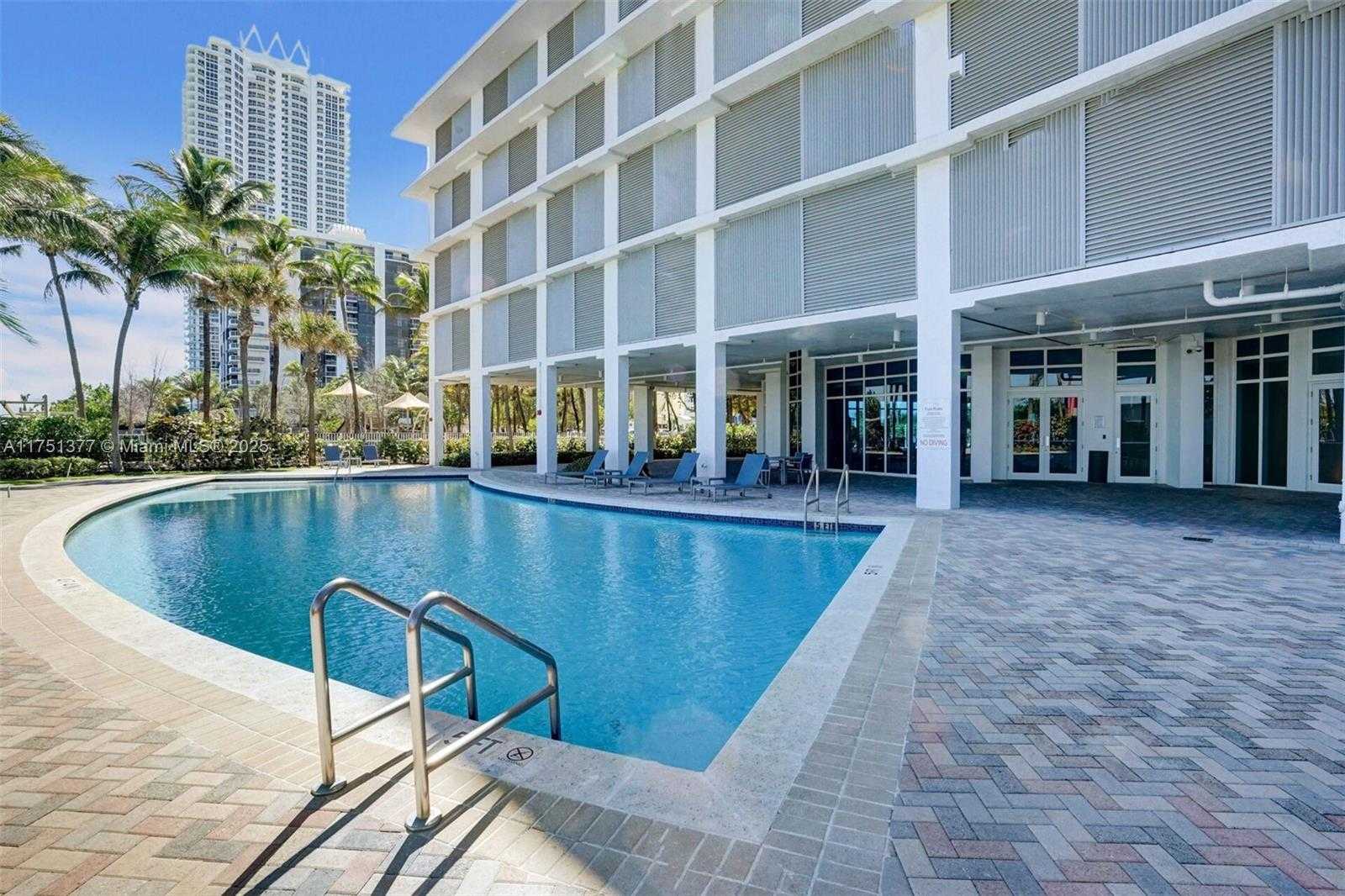 Small Image of 6515 COLLINS AVE #910, Miami Beach Number 8