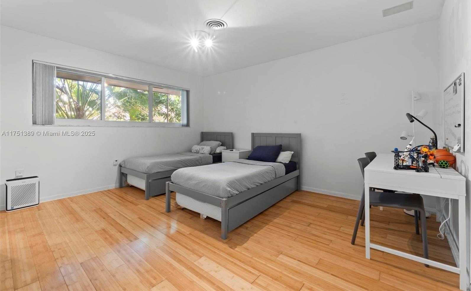 Small Image of 13060 LERIDA ST #13060, Coral Gables Number 33