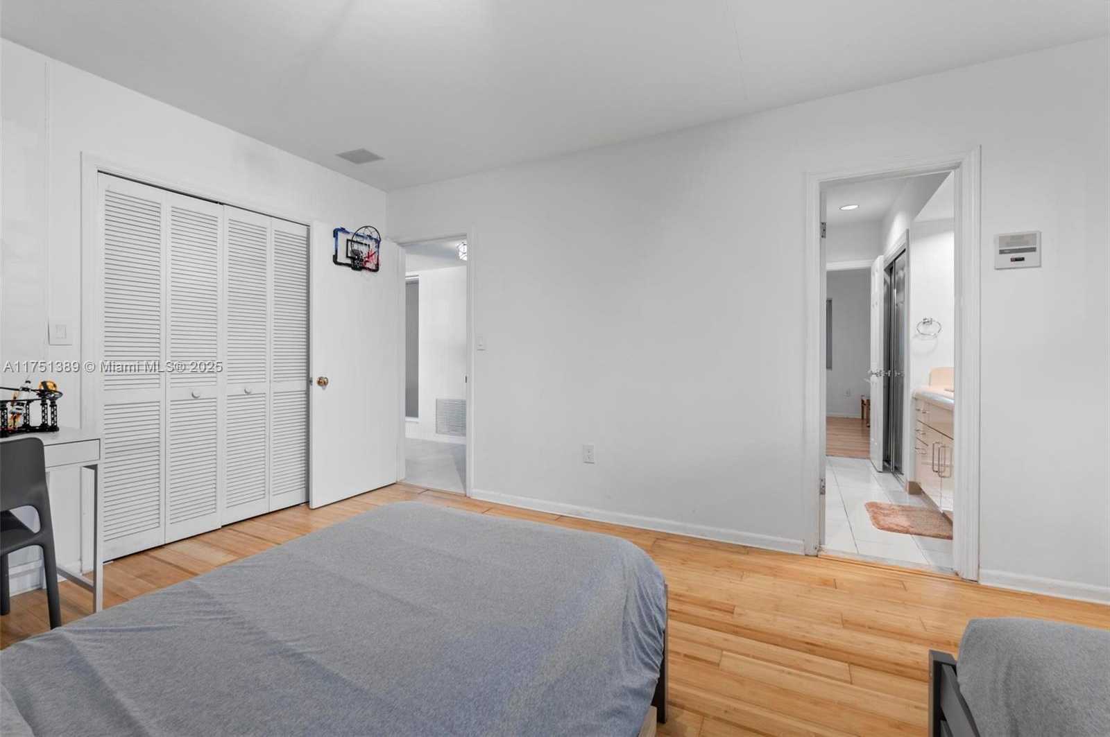 Small Image of 13060 LERIDA ST #13060, Coral Gables Number 34