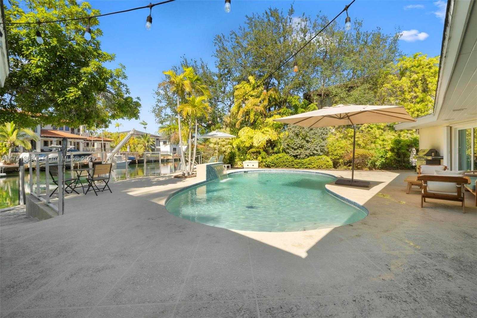 Small Image of 13060 LERIDA ST #13060, Coral Gables Number 40