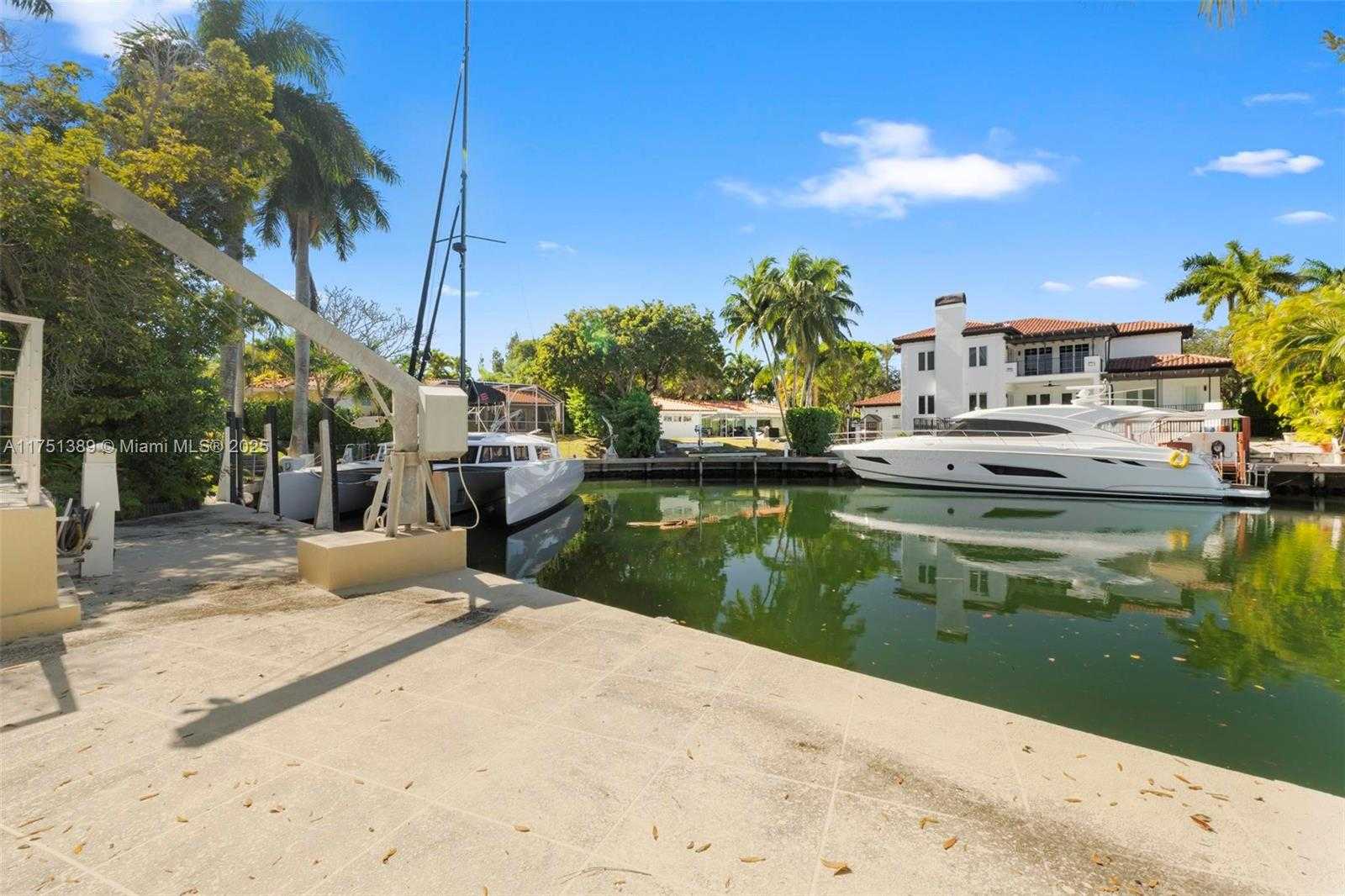 Small Image of 13060 LERIDA ST #13060, Coral Gables Number 42