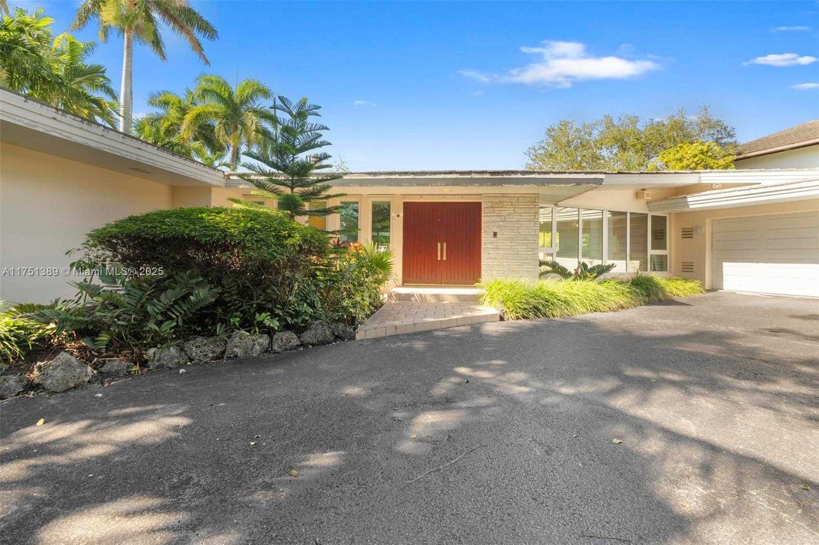 Small Image of 13060 LERIDA ST #13060, Coral Gables Number 43