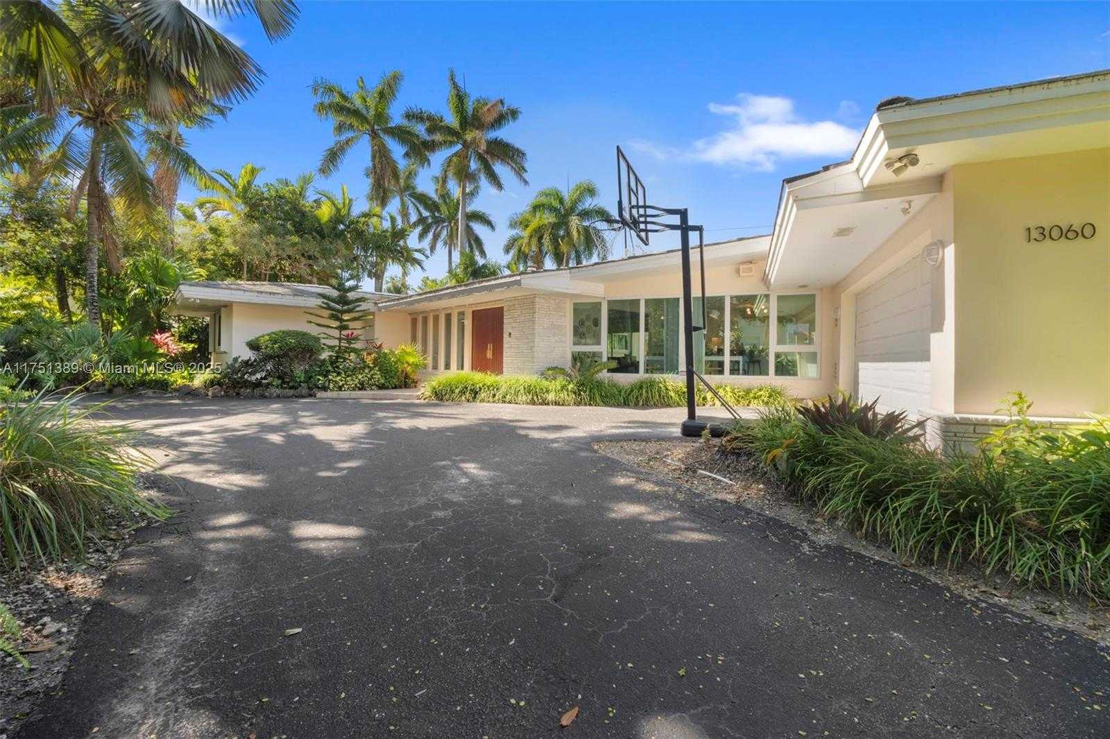 Small Image of 13060 LERIDA ST #13060, Coral Gables Number 44