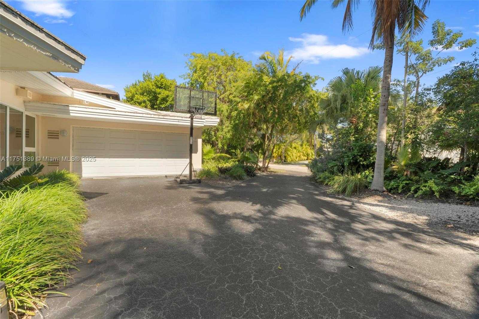 Small Image of 13060 LERIDA ST #13060, Coral Gables Number 46