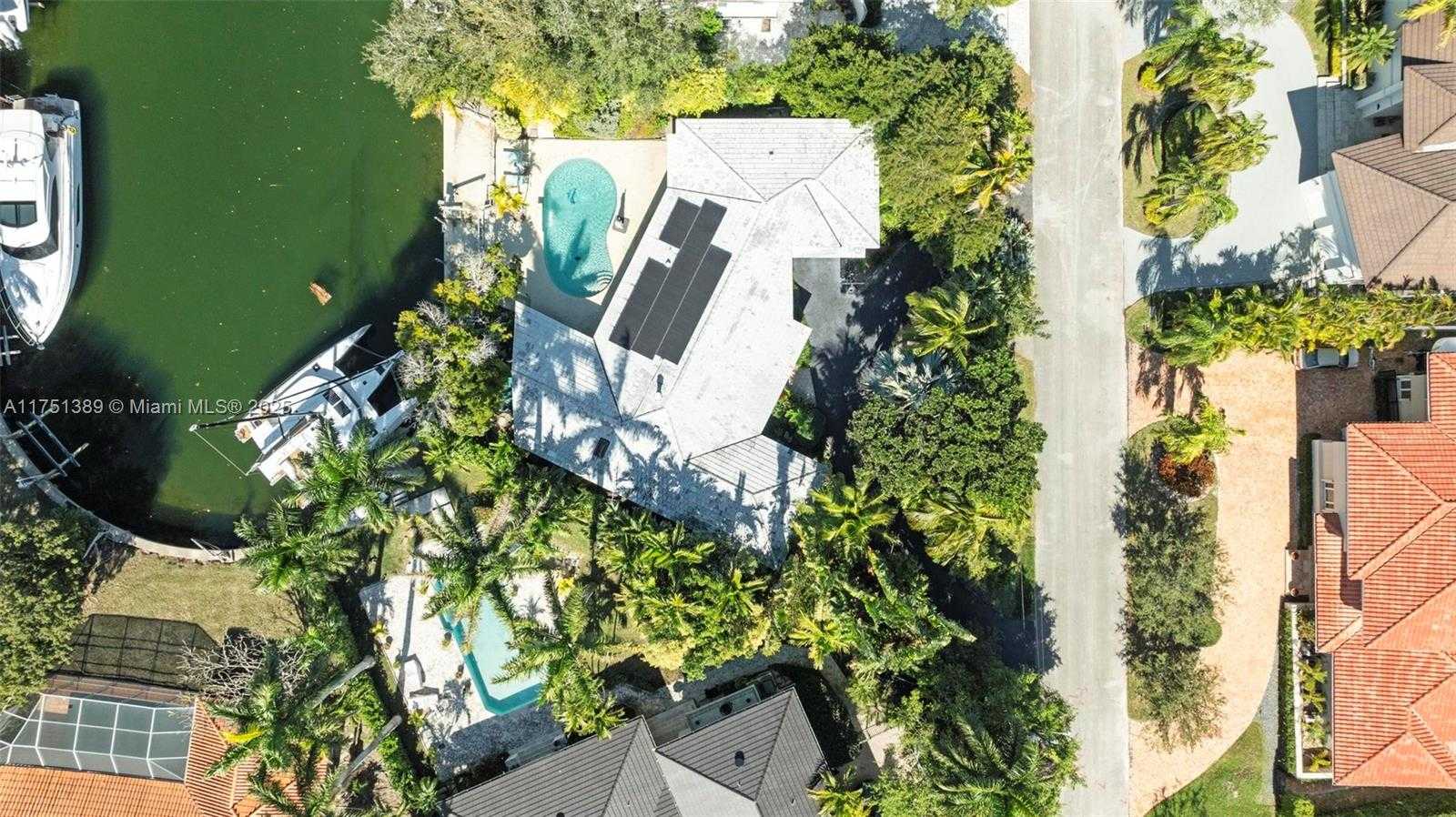 Small Image of 13060 LERIDA ST #13060, Coral Gables Number 47