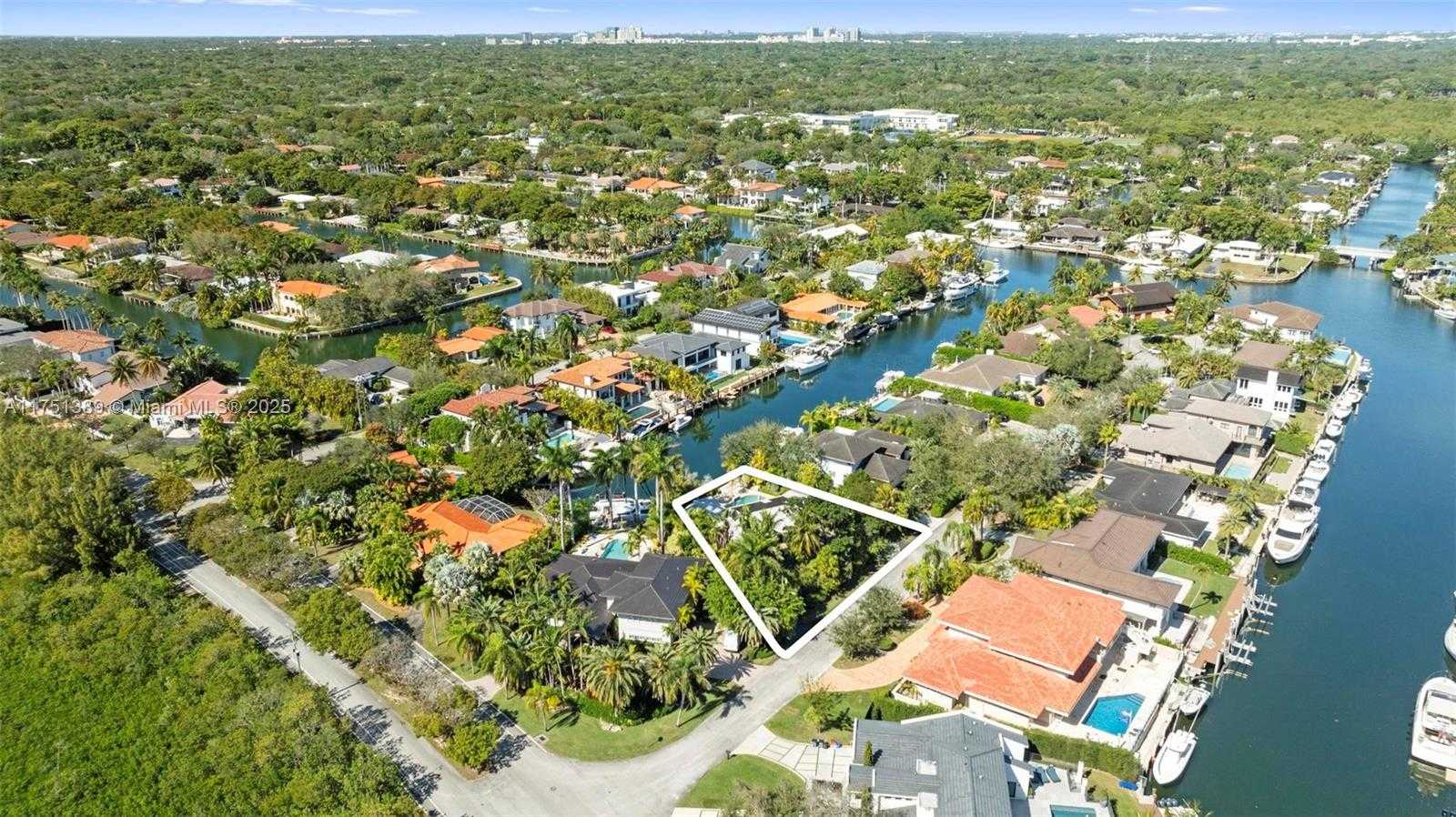 Small Image of 13060 LERIDA ST #13060, Coral Gables Number 49