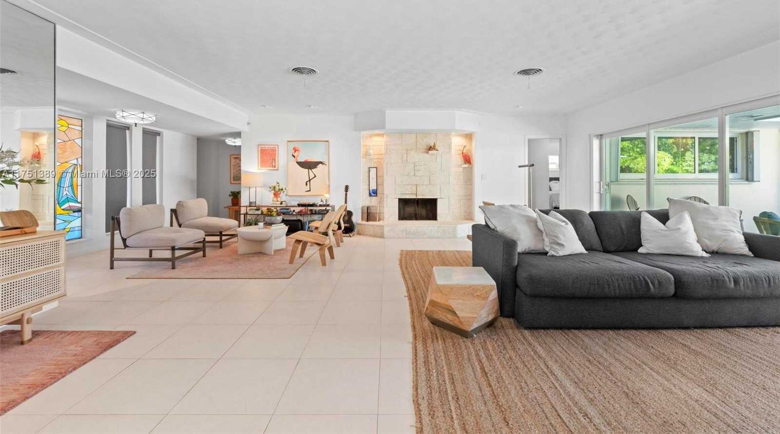 Small Image of 13060 LERIDA ST #13060, Coral Gables Number 6