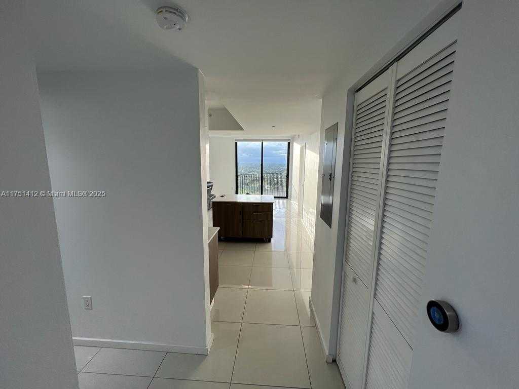 Small Image of 5300 PASEO BLVD #1902, Doral Number 12