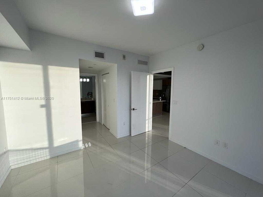 Small Image of 5300 PASEO BLVD #1902, Doral Number 18