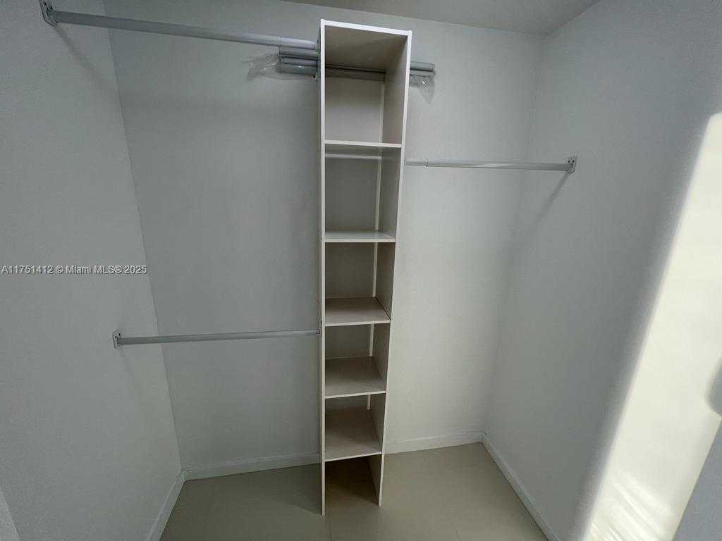 Small Image of 5300 PASEO BLVD #1902, Doral Number 19
