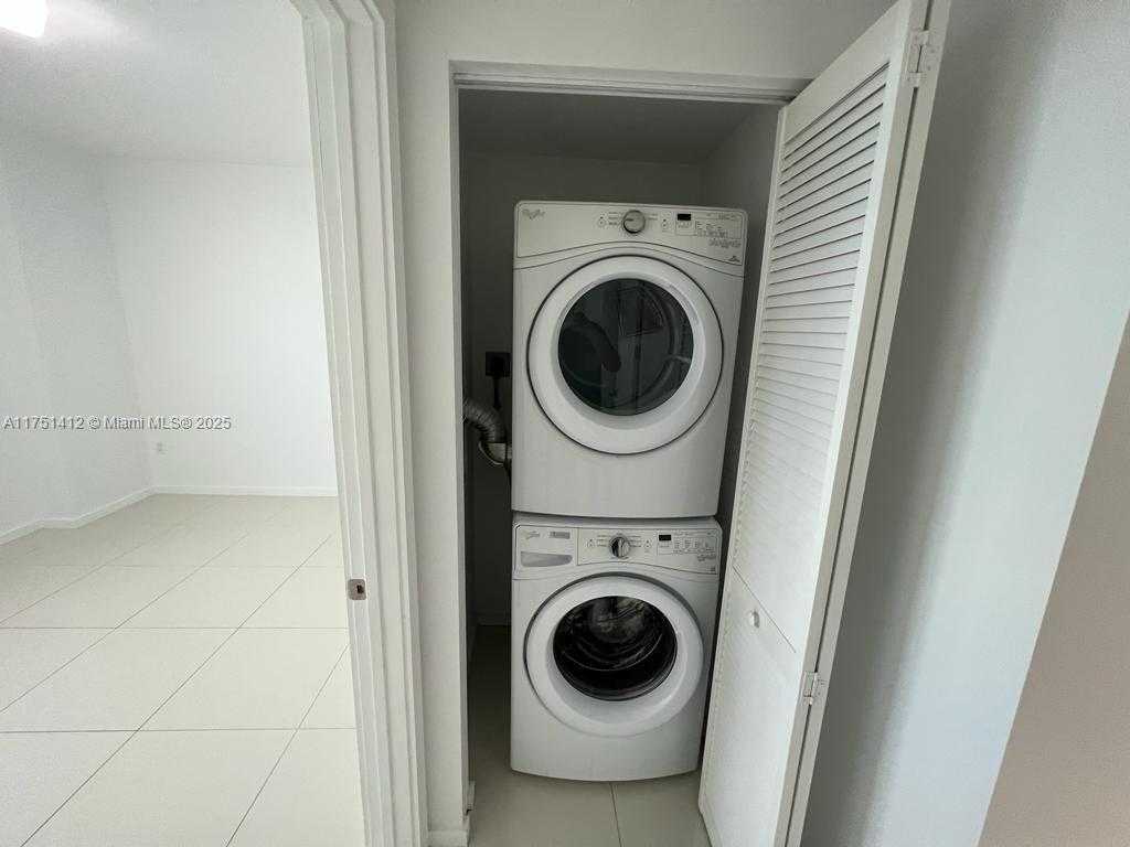 Small Image of 5300 PASEO BLVD #1902, Doral Number 27