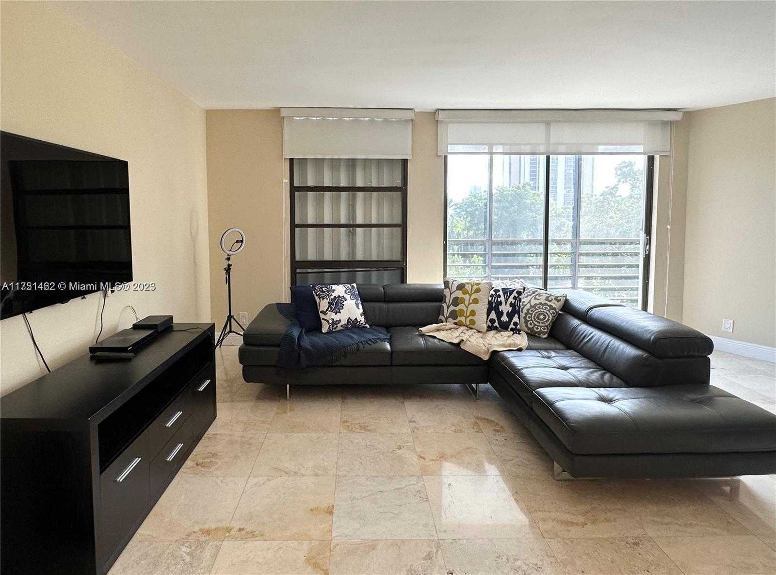 Small Image of 20400 WEST COUNTRY CLUB DR #502, Aventura Number 2