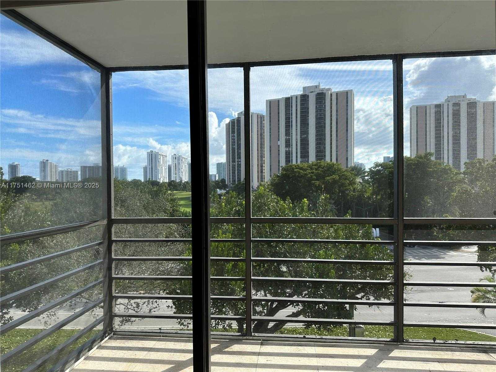 Small Image of 20400 WEST COUNTRY CLUB DR #502, Aventura Number 3