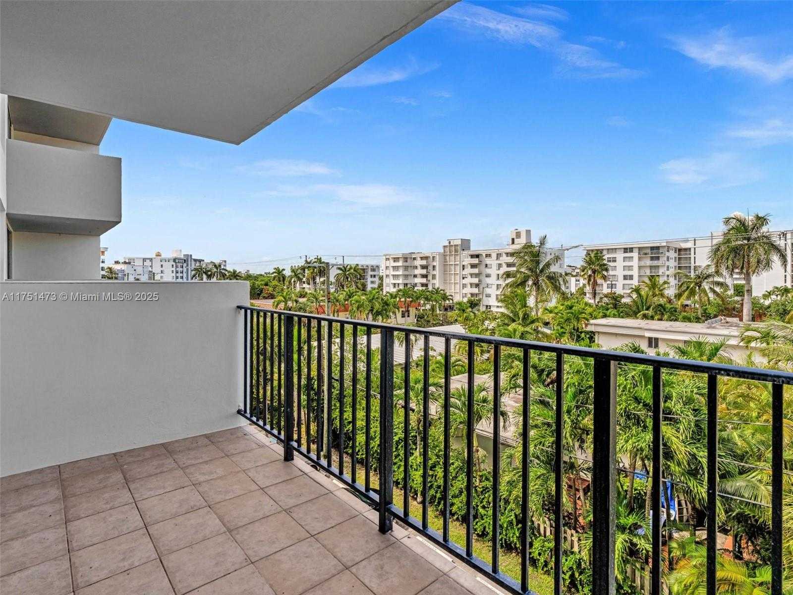 Small Image of 1001 91ST ST #408, Bay Harbor Islands Number 18