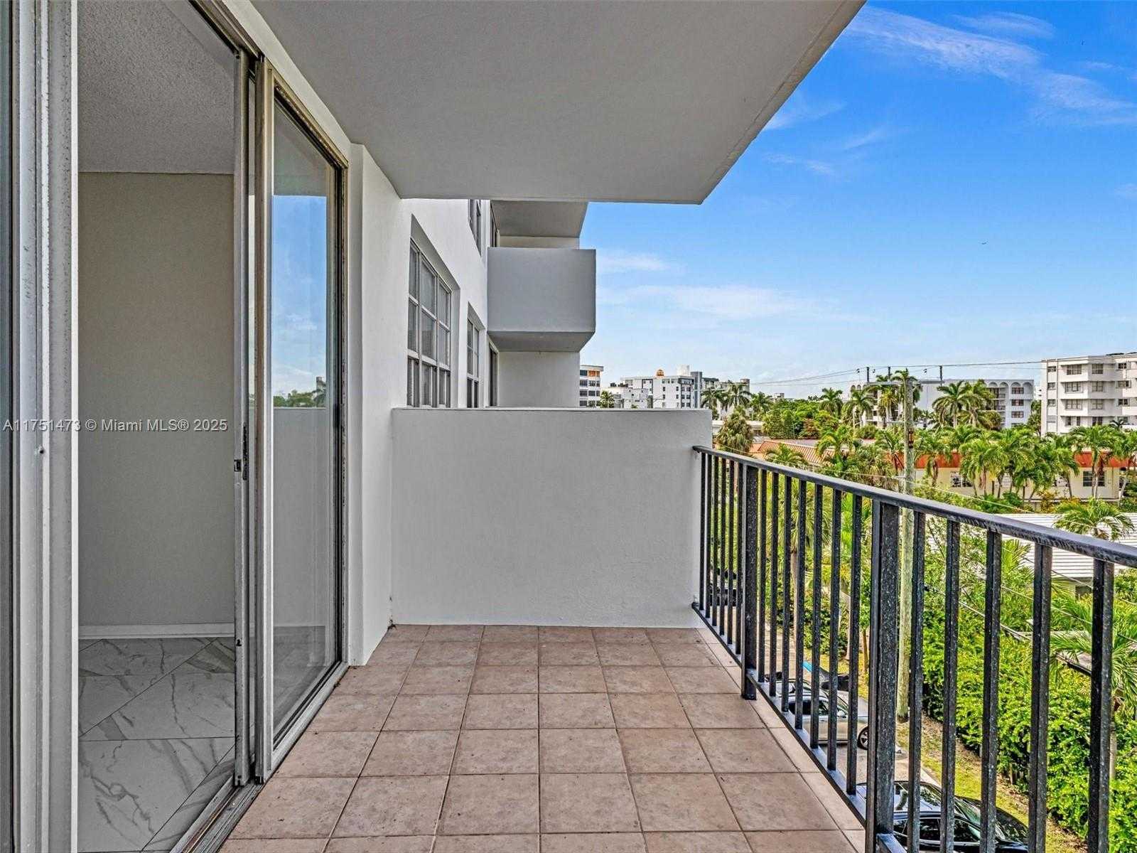 Small Image of 1001 91ST ST #408, Bay Harbor Islands Number 19