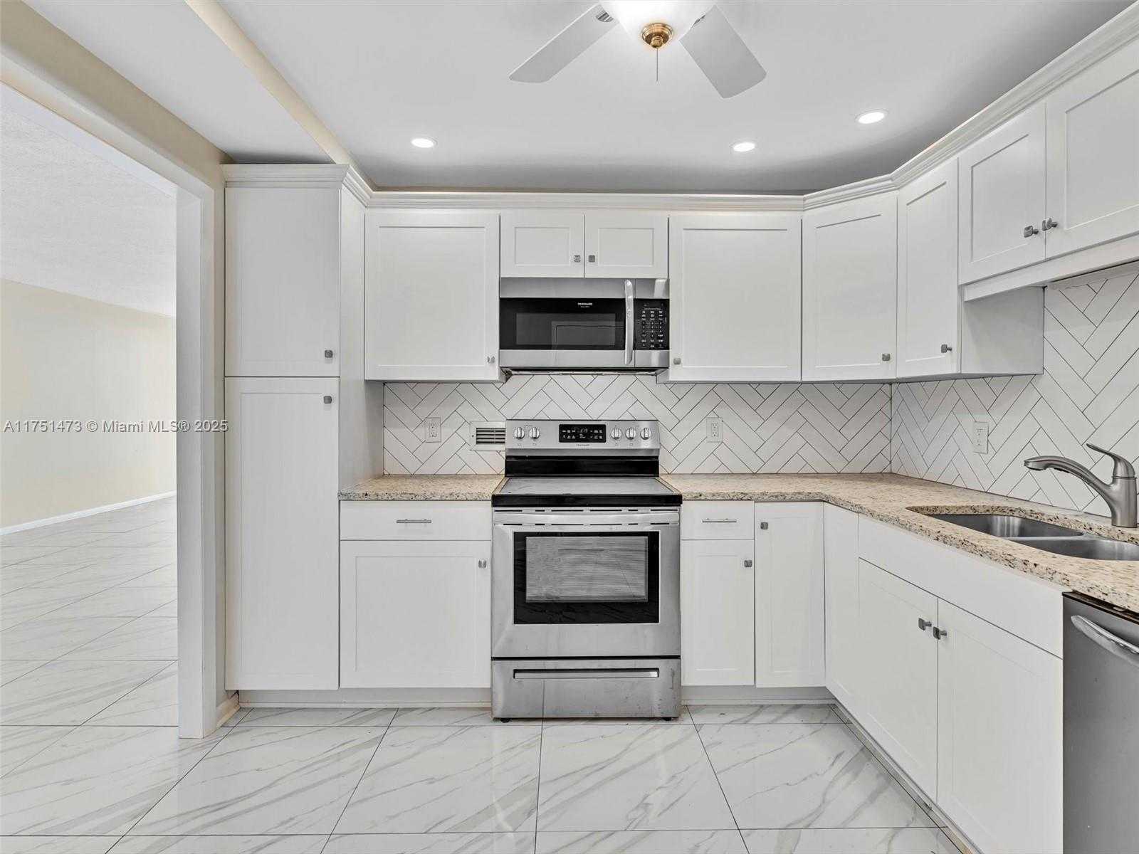 Small Image of 1001 91ST ST #408, Bay Harbor Islands Number 29