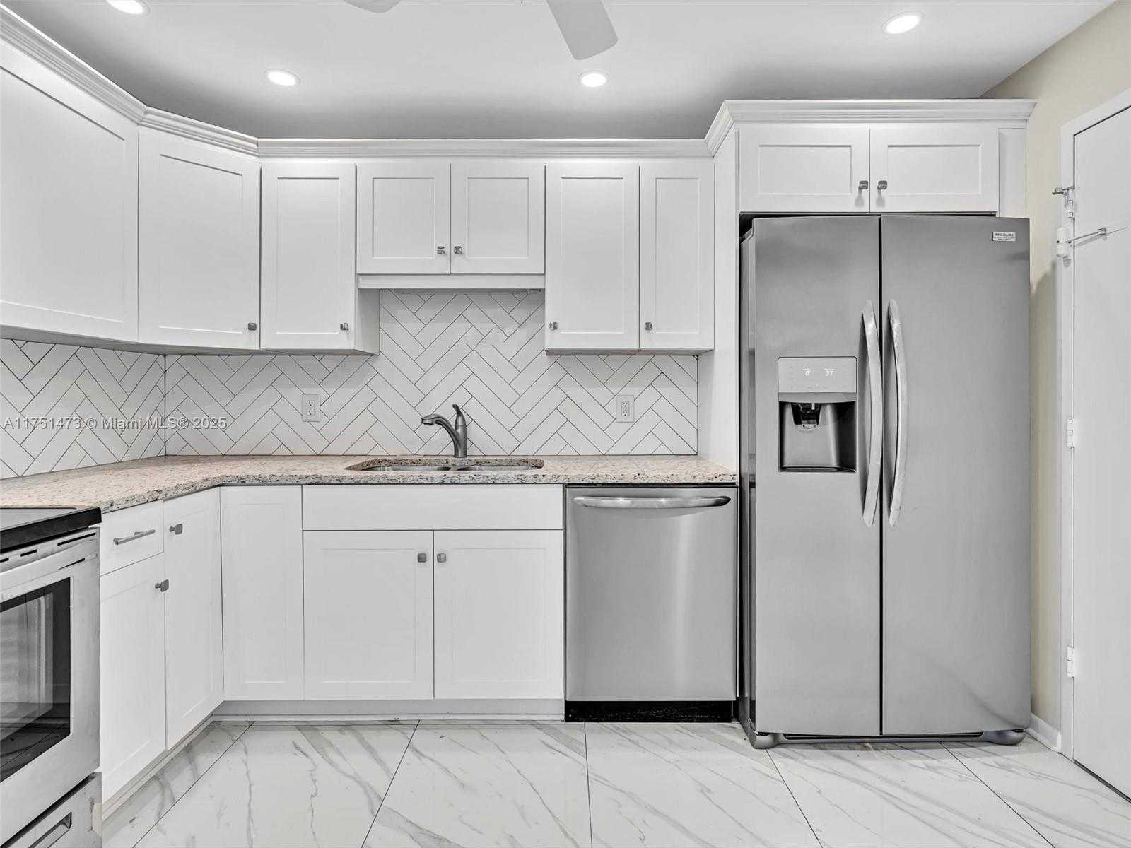 Small Image of 1001 91ST ST #408, Bay Harbor Islands Number 31