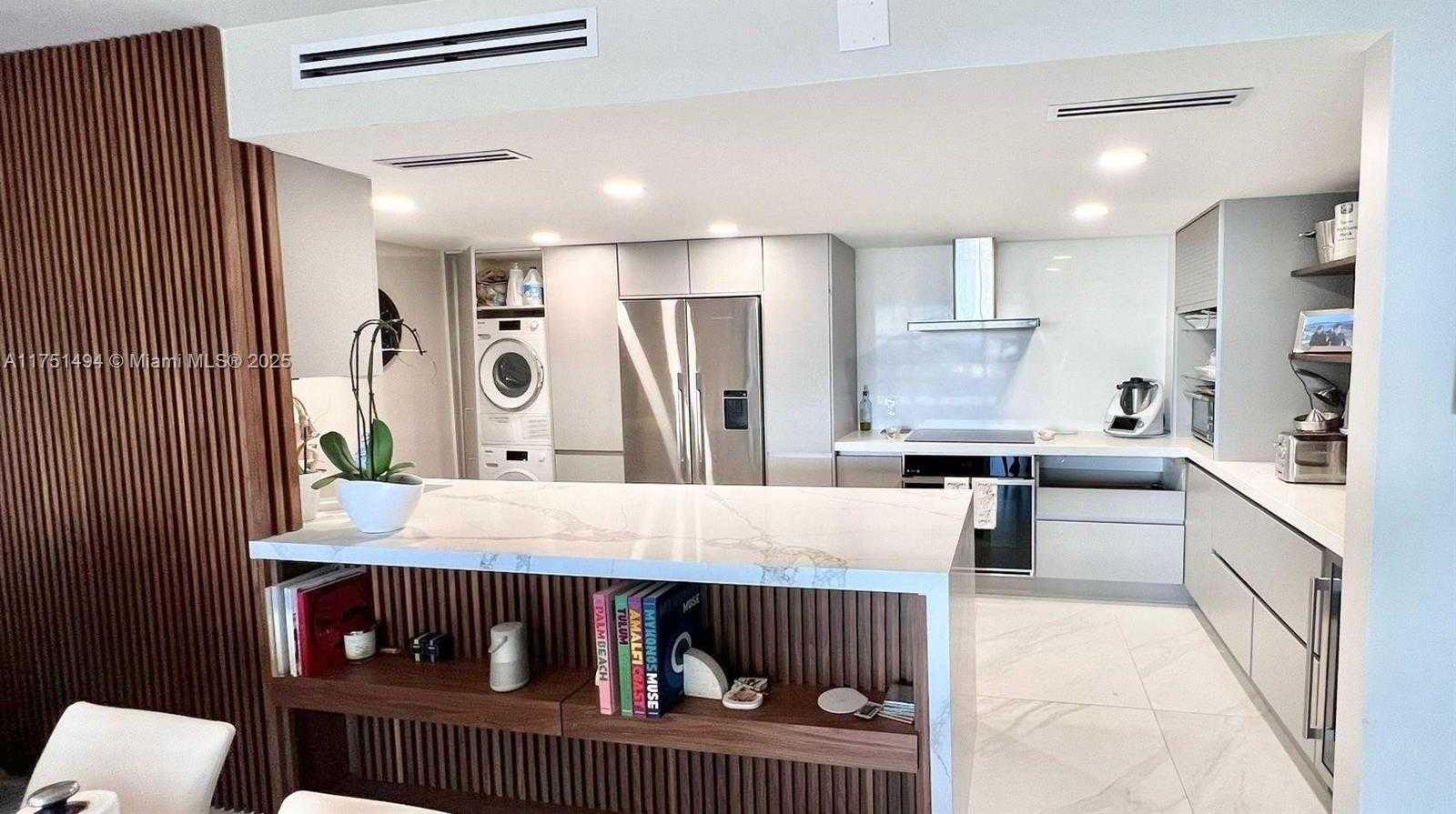 Small Image of 155 OCEAN LANE DR #1105, Key Biscayne Number 10