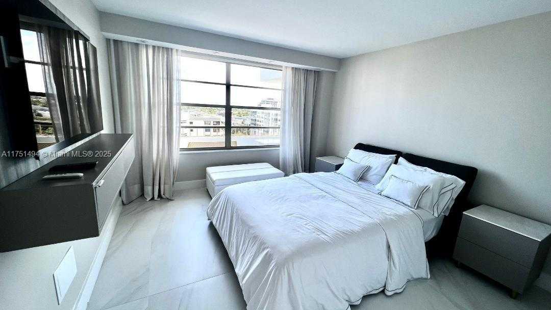 Small Image of 155 OCEAN LANE DR #1105, Key Biscayne Number 4