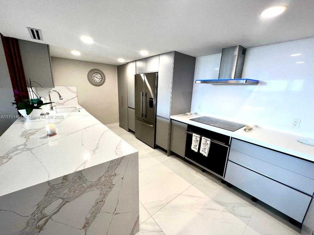 Small Image of 155 OCEAN LANE DR #1105, Key Biscayne Number 6