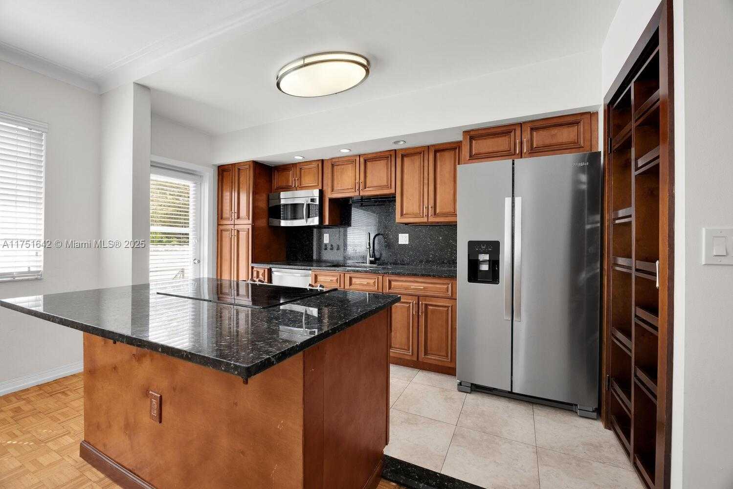 Small Image of 940 SEVILLA AVE #202, Coral Gables Number 6