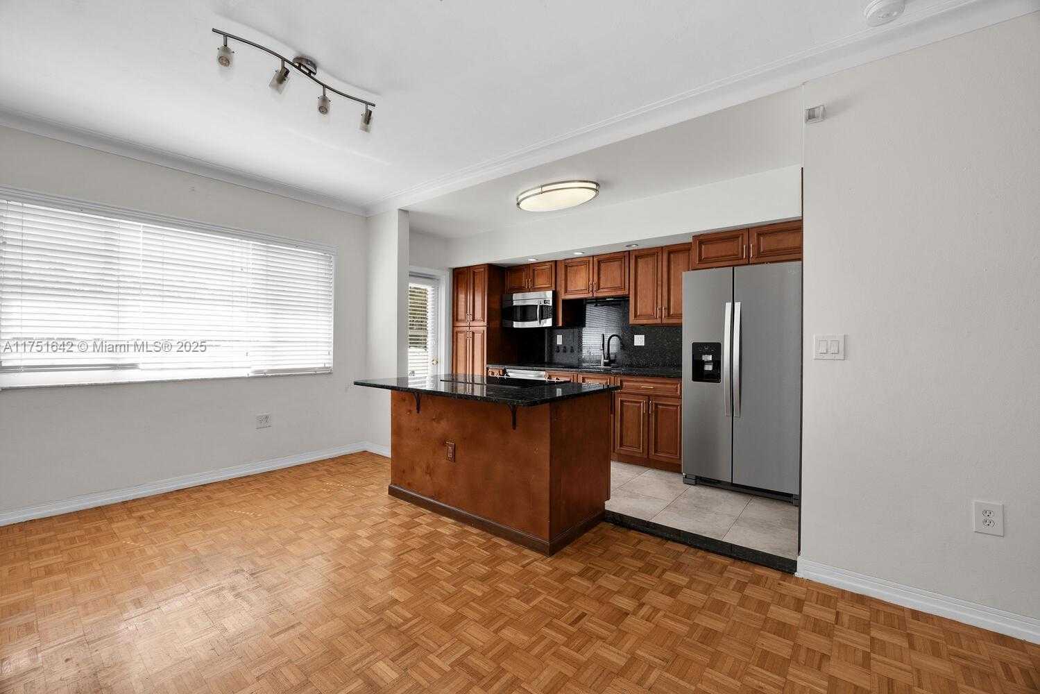 Small Image of 940 SEVILLA AVE #202, Coral Gables Number 7