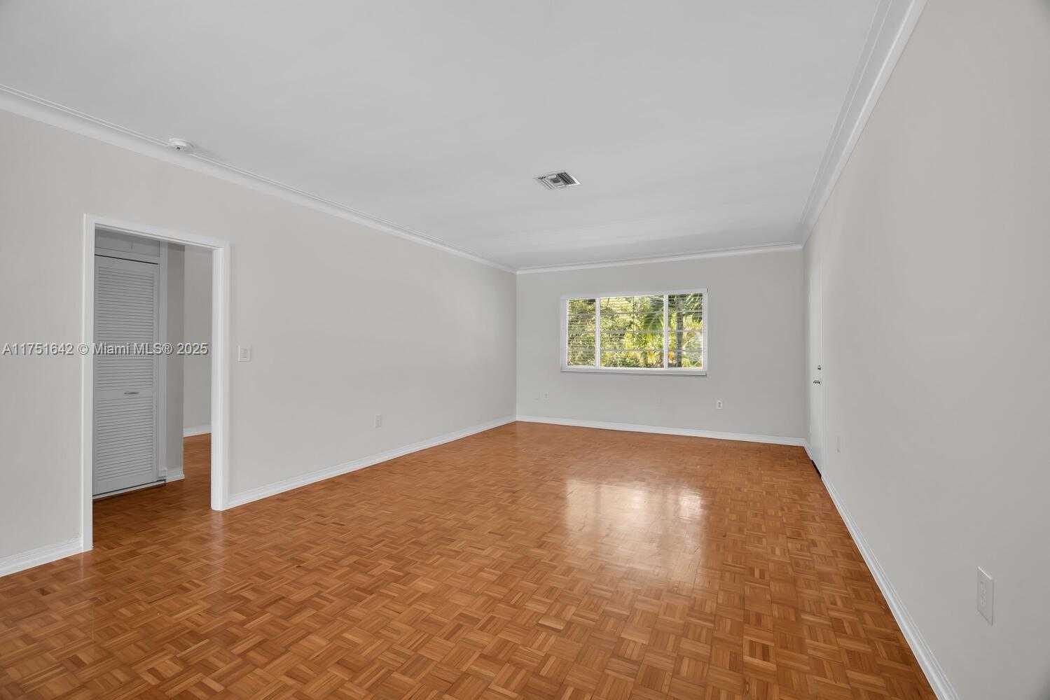 Small Image of 940 SEVILLA AVE #202, Coral Gables Number 8