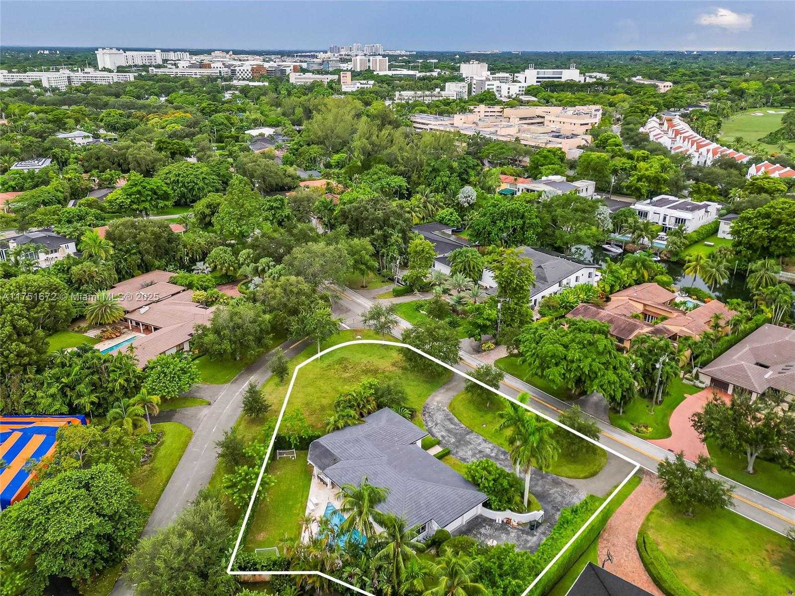Small Image of 4825 GRANADA BLVD, Coral Gables Number 2