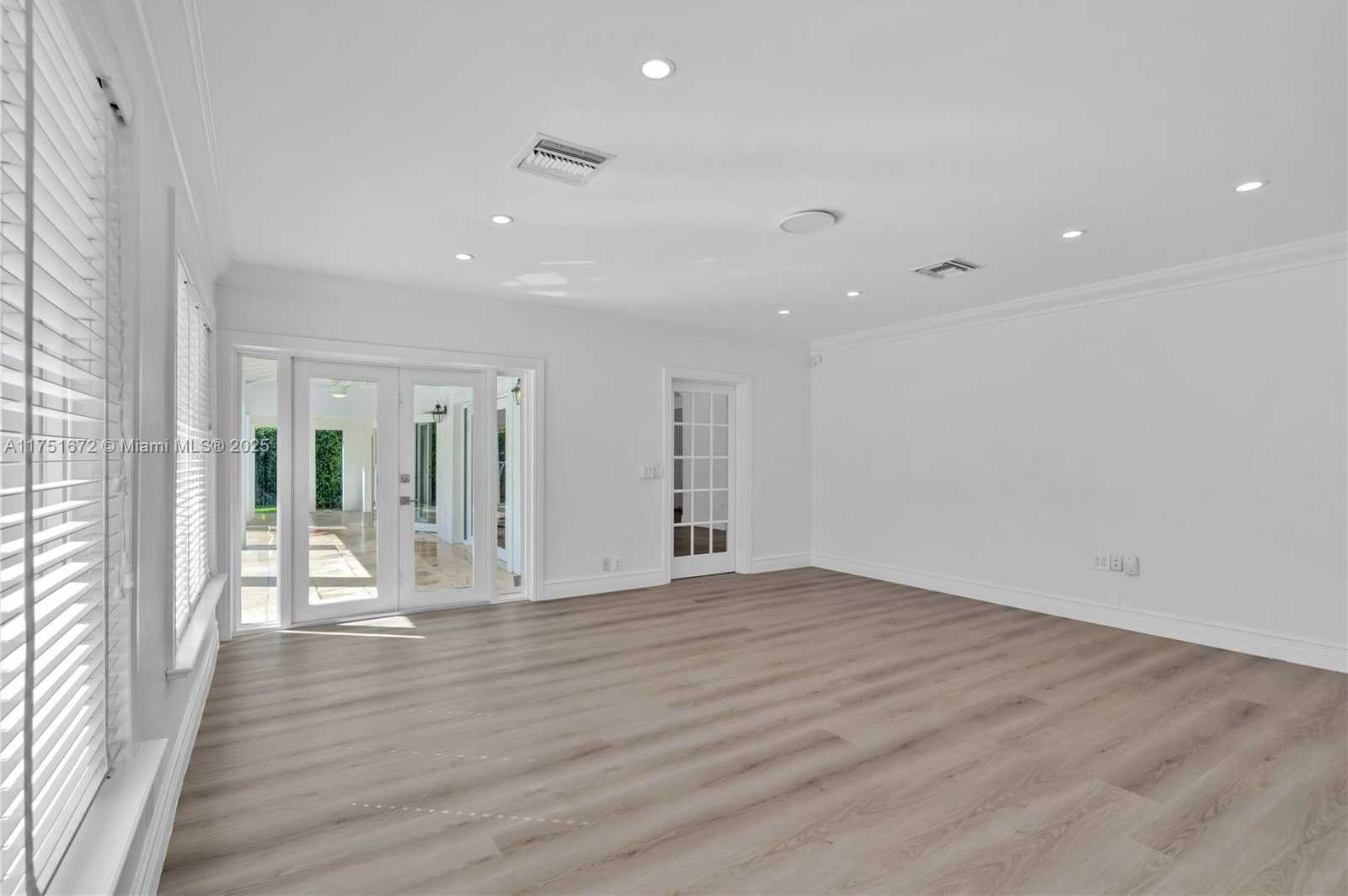 Small Image of 4825 GRANADA BLVD, Coral Gables Number 21